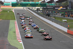 Start: #7 Audi Sport Team Joest Audi R18: Marcel Fässler, Andre Lotterer, Benoit Tréluyer leads
