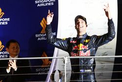 Daniel Ricciardo, Red Bull Racing celebra su segundo puesto en el podio