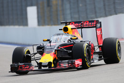 Daniel Ricciardo, Red Bull Racing RB12, mit Cockpitschutz