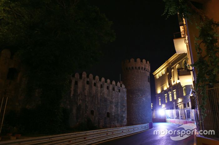La ciudad de Bakú de noche