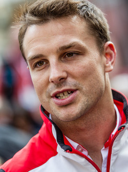 Handafdruk ceremonie: Winnaar 24 Uren van Le Mans 2015, Porsche Team Earl Bamber