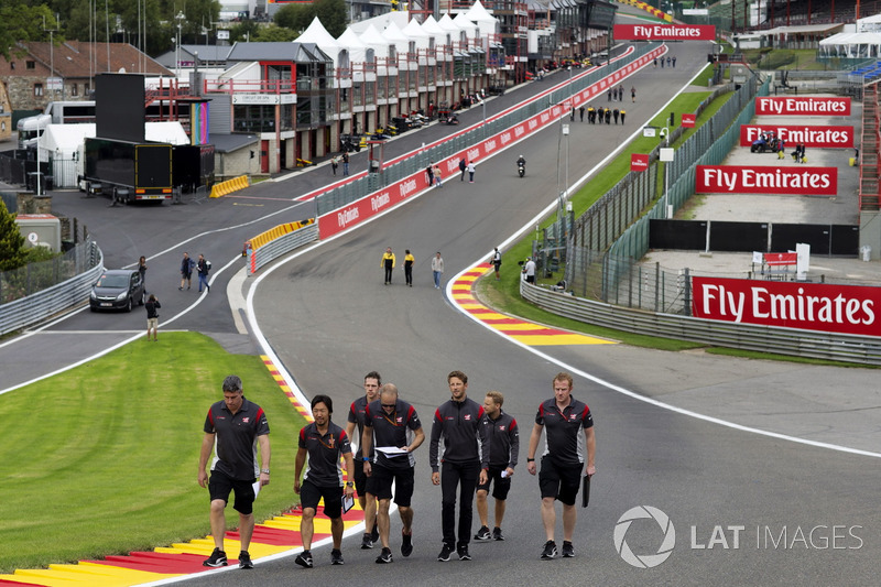 Romain Grosjean, Haas F1 Team, walks the track with the team