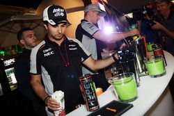 Sergio Pérez, Sahara Force India F1 y Nico Hulkenberg, Sahara Force India F1 en el evento de Hype En