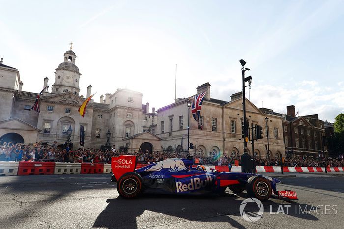 Carlos Sainz, Scuderia Toro Rosso