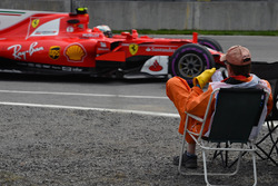 Kimi Raikkonen, Ferrari SF70H passes a Marshal in a deck chair