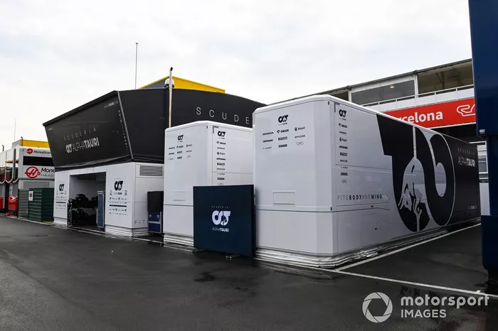 Het motorhome van AlphaTauri