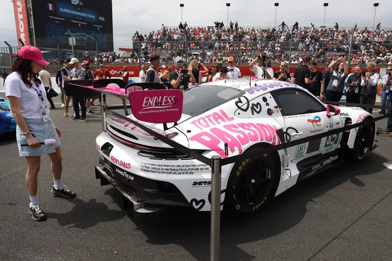#85 Iron Dames Porsche 911 GT3 R LMGT3 : Celia Martin, Rahel Frey, Sarah Bovy