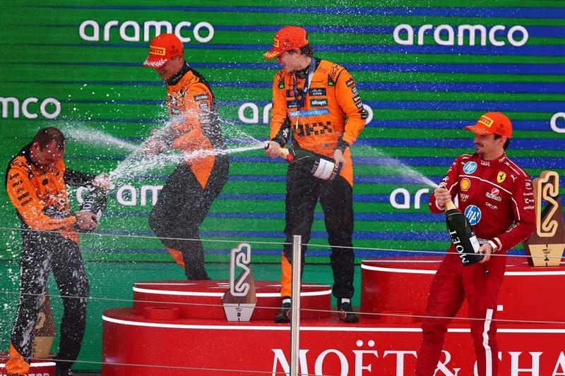Charles Leclerc, Ferrari, Lando Norris, McLaren, Oscar Piastri