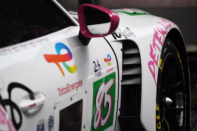 #85 Iron Dames Porsche 911 GT3 R LMGT3