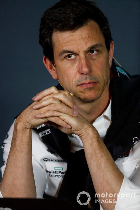 Toto Wolff, Director Ejecutivo (Negocios), Mercedes AMG, en la Conferencia de Prensa de los Directores de Equipo