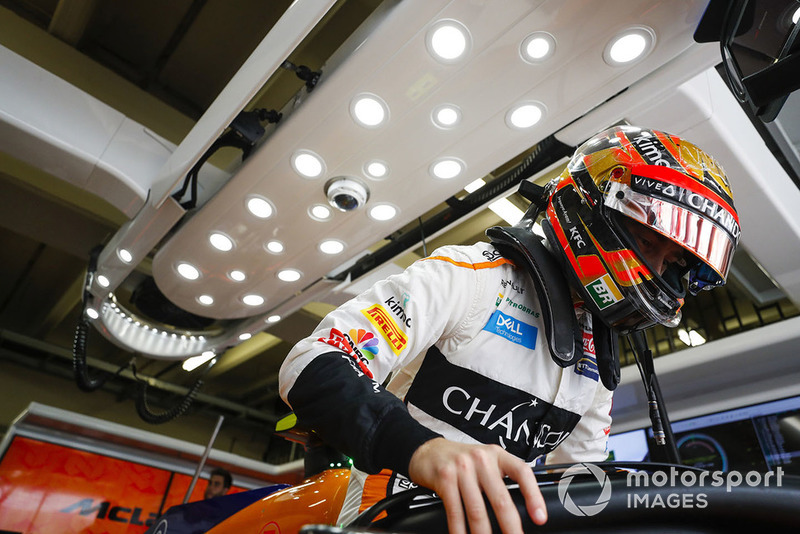 Stoffel Vandoorne, McLaren, enters his cockpit