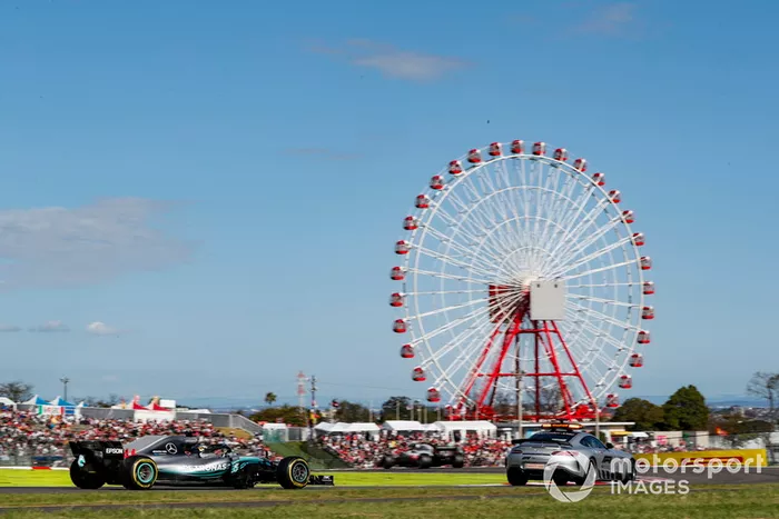 El coche de seguridad delante de Lewis Hamilton, Mercedes AMG F1 W09