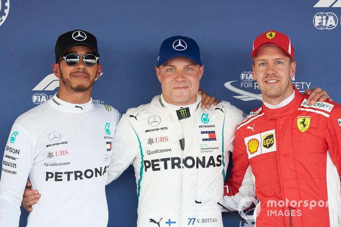 Los tres primeros clasificados, Lewis Hamilton, Mercedes AMG F1, el entrenador de pole Valtteri Bottas, Mercedes AMG F1 y Sebastian Vettel, Ferrari