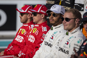 Sebastian Vettel, Ferrari, Kimi Raikkonen, Ferrari, Lewis Hamilton, Mercedes AMG F1 et Valtteri Bottas, Mercedes AMG F1 lors de la photo de groupe