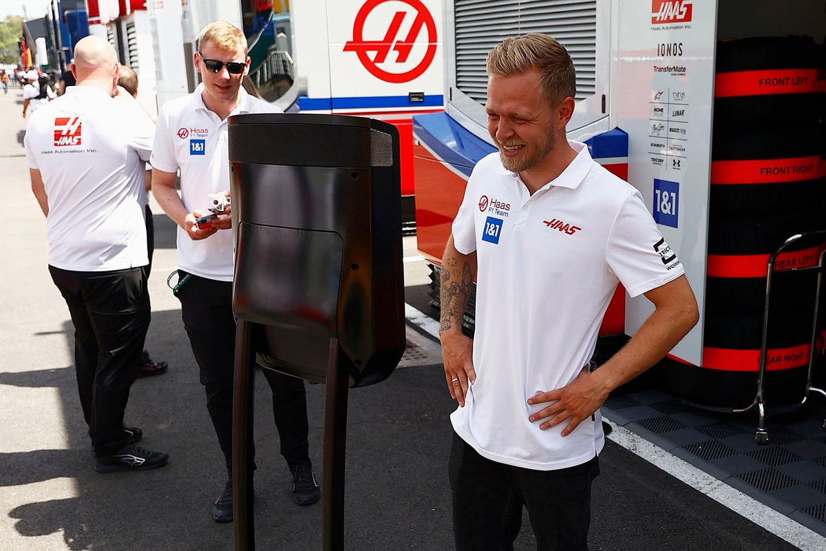 Kevin Magnussen, Haas with a paddock robot