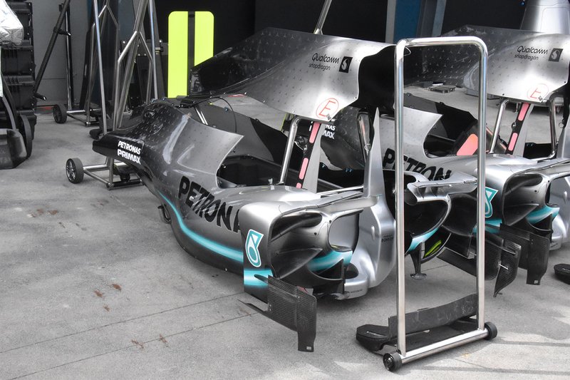 Cofano motore e pance della Mercedes AMG F1 W10