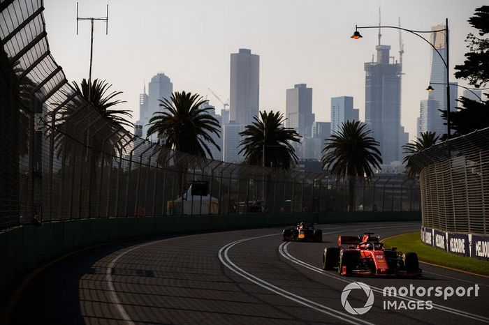 Sebastian Vettel, Ferrari SF90, y Max Verstappen, Red Bull Racing RB15