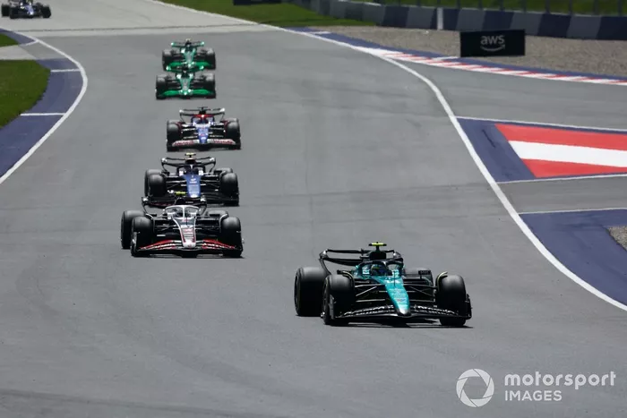 Fernando Alonso, Aston Martin AMR24, Nico Hulkenberg, Haas VF-24, Logan Sargeant, Williams FW46