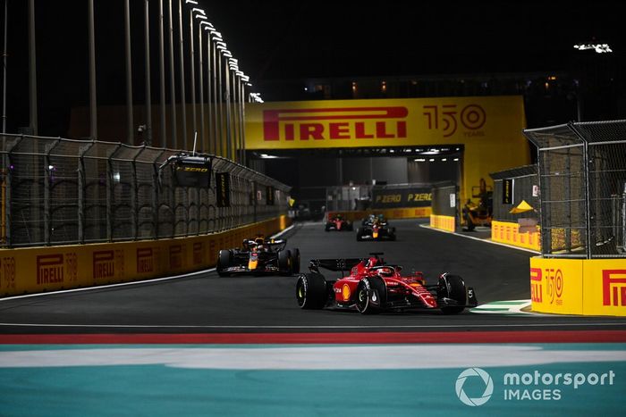 Charles Leclerc, Ferrari F1-75, Max Verstappen, Red Bull Racing RB18, Sergio Pérez, Red Bull Racing RB18, Carlos Sainz Jr, Ferrari F1-75