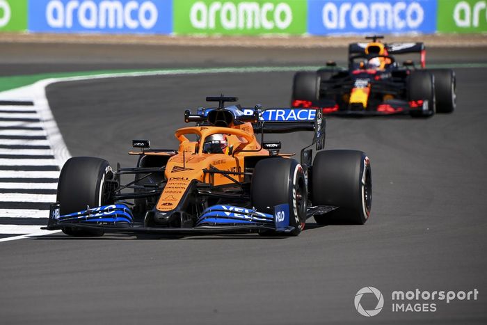 Carlos Sainz Jr., McLaren MCL35, Max Verstappen, Red Bull Racing RB16