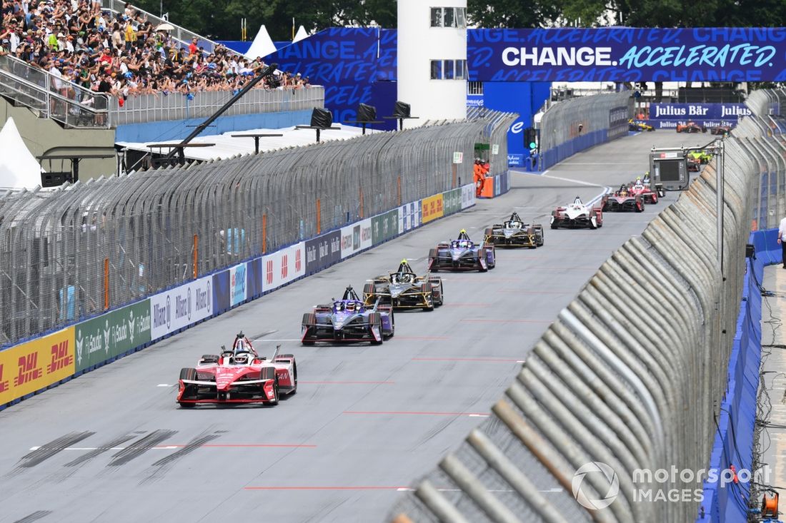 Oliver Rowland Equipo Nissan de Fórmula E Nissan e-4ORCE 05 Pascal Wehrlein TAG Heuer Equipo Porsche de Fórmula E Porsche 99X Electric Gen3, Maximilian Gunther DS Penske DS E-Tense