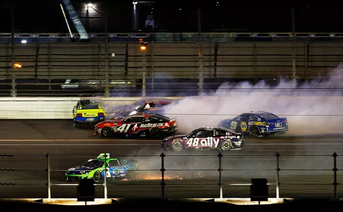 Kyle Busch, Richard Childress Racing Chevrolet, Ryan Blaney, Team Penske Ford, Joey Logano, Team Penske Ford