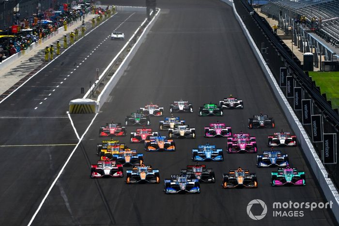 Graham Rahal, Rahal Letterman Lanigan Racing Honda, salida, Felix Rosenqvist, Arrow McLaren Chevrolet, Christian Lundgaard, Rahal Letterman Lanigan Racing Honda, Josef Newgarden, Team Penske Chevrolet, Devlin DeFrancesco, Andretti Steinbrenner Autosport H