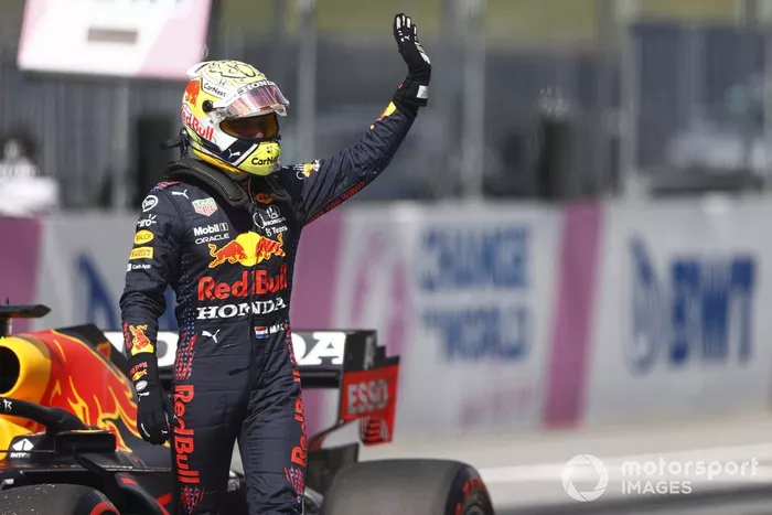 Ganador de la pole Max Verstappen, Red Bull Racing, celebra en Parc Ferme