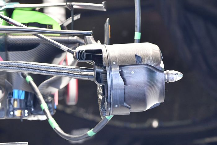 Conducto de freno delantero del Aston Martin AMR21 sin detalle del panel transversal