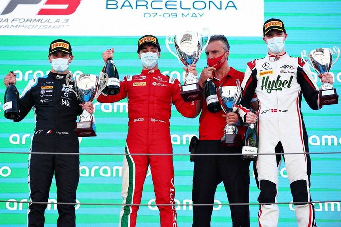 Podio: Ganador de la carrera Olli Caldwell, Prema Racing, segundo lugar Victor Martins, MP Motorsport, tercer lugar Frederik Vesti, ART Grand Prix