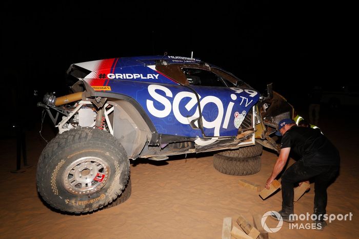 Reparaciones en el coche accidentado de Sara Price, Segi TV Chip Ganassi Racing