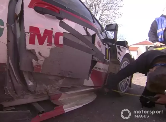 Daños en el Toyota Yaris WRC de Sébastien Ogier