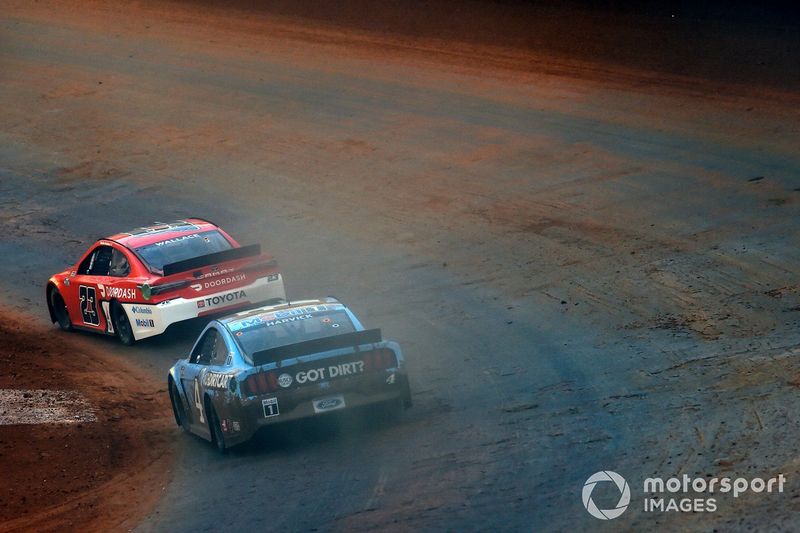 Bubba Wallace, 23XI Racing, Toyota Camry DoorDash and Kevin Harvick, Stewart-Haas Racing, Ford Mustang Busch Light