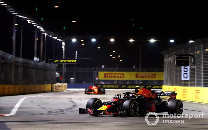 Max Verstappen, Red Bull Racing RB14, Sebastian Vettel, Ferrari SF71H
