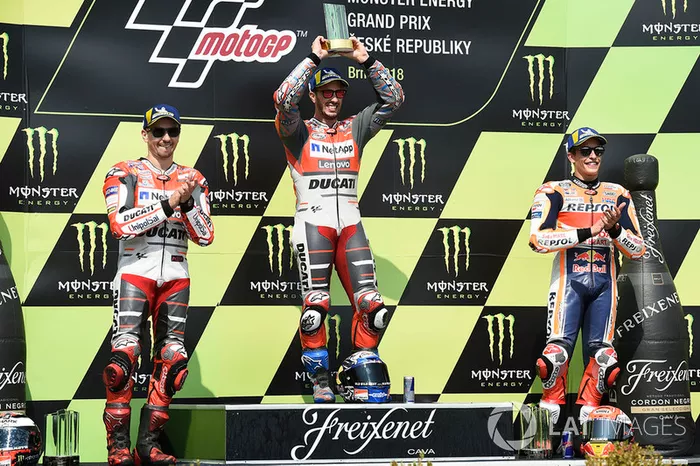 Podio: 1º Andrea Dovizioso, 2º Jorge Lorenzo, 3º Marc Marquez