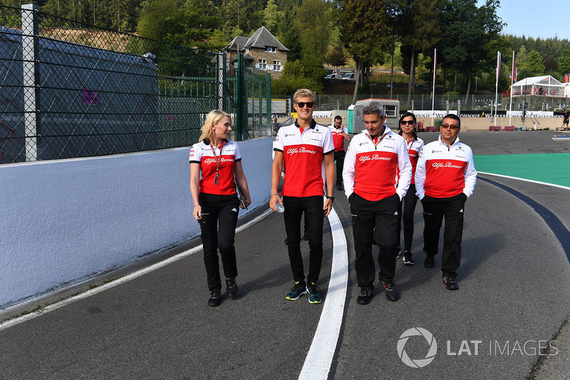 Marcus Ericsson, Sauber walks the track