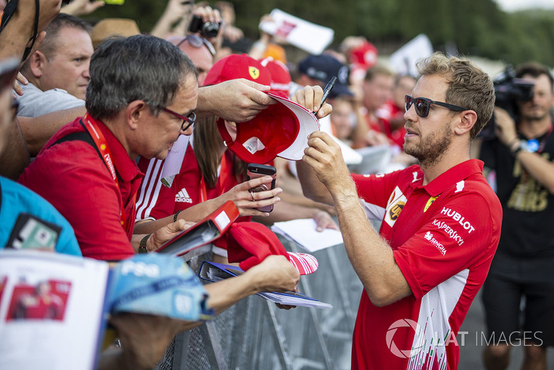 Sebastian Vettel, Ferrari signs autographs for the fans