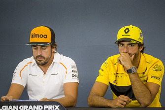 Fernando Alonso, McLaren and Carlos Sainz Jr., Renault Sport F1 Team basın toplantısında