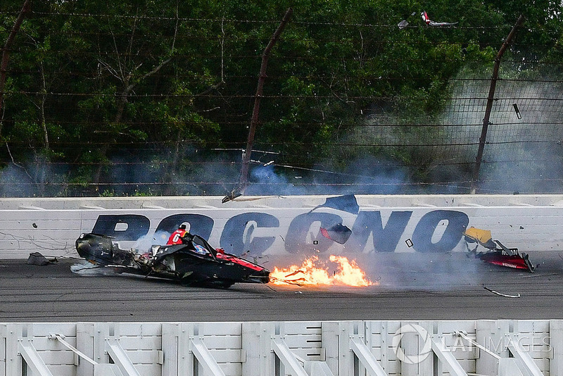 Robert Wickens, Schmidt Peterson Motorsports Honda, James Hinchcliffe, Schmidt Peterson Motorsports Honda, Ryan Hunter-Reay, Andretti Autosport Honda, Pietro Fittipaldi, Dale Coyne Racing Honda chocan con Todd Dziadosz