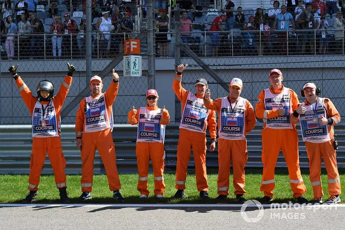 Oficiales de pista
