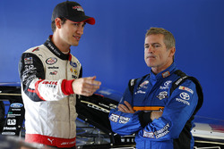 Joey Logano, Team Penske Ford, Bobby Labonte, Joe Gibbs Racing Toyota