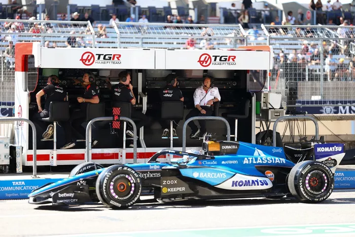 Alexander Albon, Williams, Ayao Komatsu, Haas F1 Team