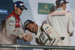 Podium: Sieger Mark Webber, Porsche Team