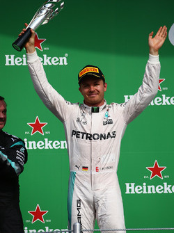 Podium: segundo, Nico Rosberg, Mercedes AMG F1