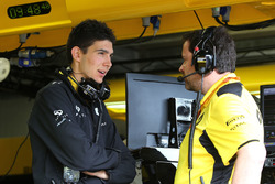 Esteban Ocon, Third Driver Renault Sport F1 Team and Julien Simon-Chautemps, Renault Sport F1 Team