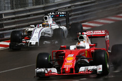 Фелипе Масса, Williams Martini Racing FW38 и Себастьян Феттель, Scuderia Ferrari SF16-H