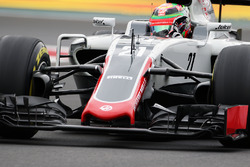 Esteban Gutierrez, Haas F1 Team VF-16 salue les fans