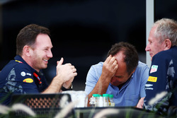 Red-Bull-Teamchef Christian Horner mit Red-Bull-Motorsportberater Helmut Marko und Gerhard Berger