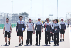 Эстебан Гутьеррес, Haas F1 Team изучает трассу с командой