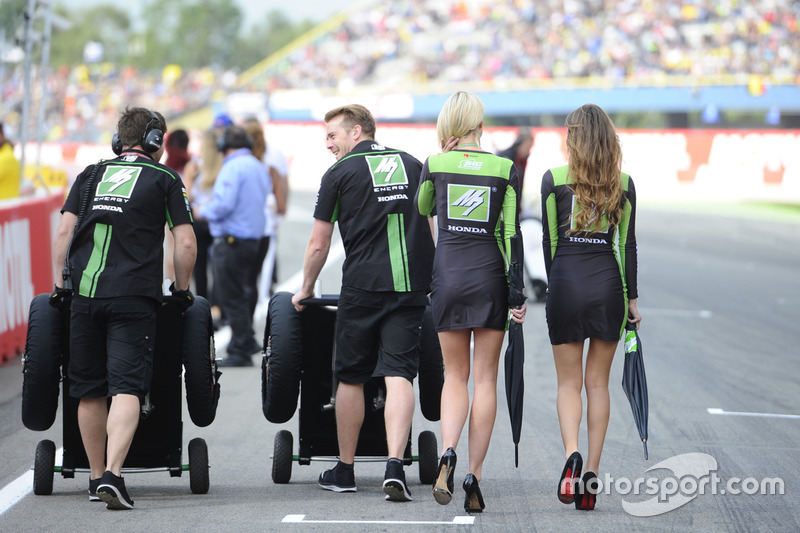 Lovely Drive M7 SIC Racing Team girls